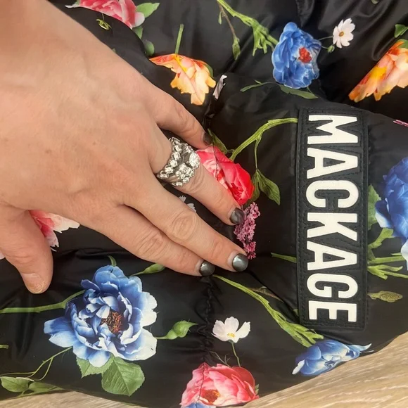 SUPER SALE 💥🌟NWT MACKAGE WOMENS Black Floral Puffer Jacket - Picture 4 of 9
